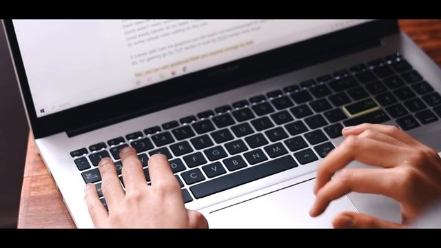 Asus Vivobook Ultra 15 X513E REVIEW In HINDI - Best Laptop Under 60000? смотреть онлайн