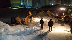 Подъем утонувшего трактора JCB в Новосибирске
