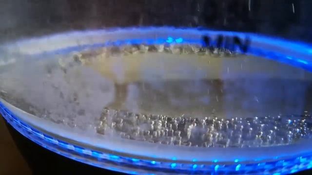 Как Очистить ЧАЙНИК внутри от НАКИПИ. ЛЕГКО И БЫСТРО! Как удалить накипь в домашних условиях. смотреть онлайн