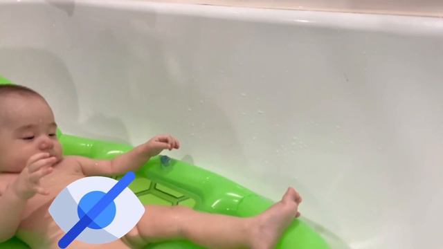 Купаем ребенка в большой ванне. смотреть онлайн