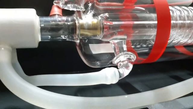 Подготовка к запуску лазерного CO2 станка. Пузыри в лазерной трубке. Теплая мастерская готова. смотреть онлайн