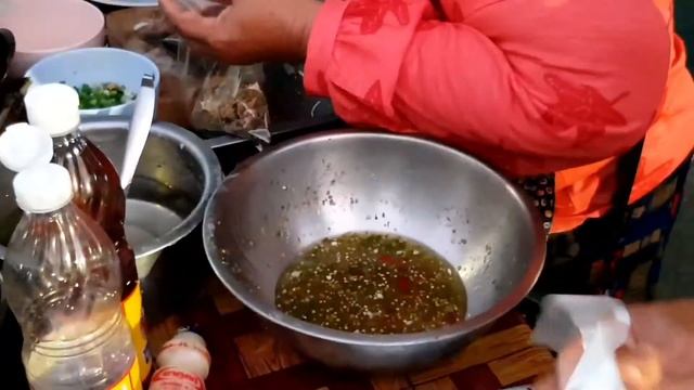 Street Food | Spicy Horseshoe Crab Egg Salad ยำไข่แมงดา - Hungry Bear смотреть онлайн