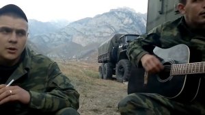 РАТМИР АЛЕКСАНДРОВ и СЕРЖ БОРИСОВ - милые зеленые глаза _ Армейская песня под гитару _ ЧЕЧНЯ
