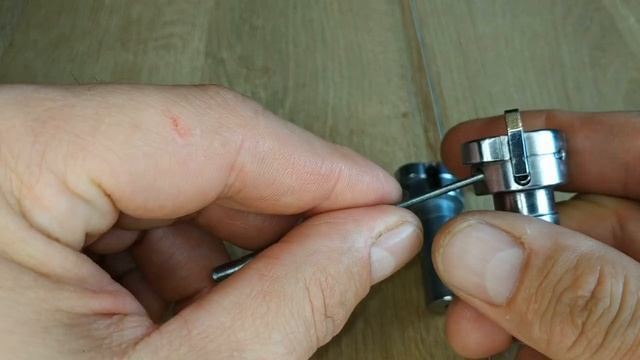Поворотная личинка затвора. Демонтаж экстрактора.