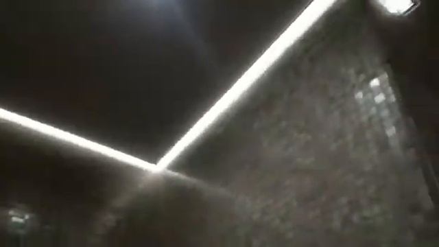 Парящий натяжной потолок в ванной. смотреть онлайн
