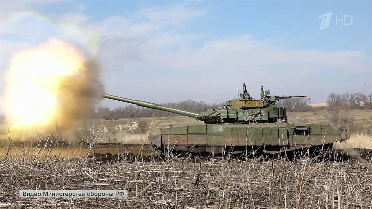 Министерство обороны РФ показало работу танков Т-72 в ходе спецоперации