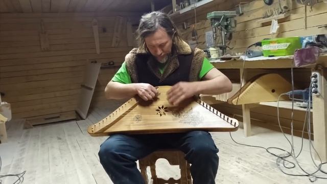 Старец играет на гуслях колыбельную! Очень душевно! смотреть онлайн