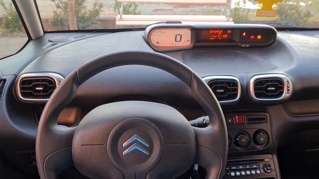 Citroen C3 Picasso 2012 1.6 HDI Start Up and Sound смотреть онлайн