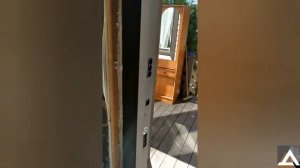 Входная уличная дверь с терморазрывом Двекрон Парма Коричневая. Установка в городе Сестрорецке.