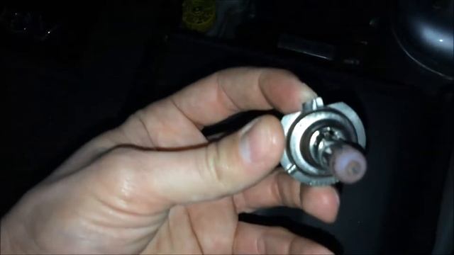 VW Polo 9N замена ламп ближнего света (снятие, установка) смотреть онлайн