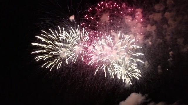 Салют на день города 2022. Москва, Северный речной вокзал смотреть онлайн