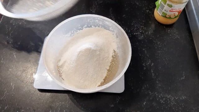 Мягкие, сочные и очень вкусные булочки. Без сливочного масла,без молока и яиц