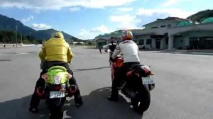 Suzuki Hayabusa VS BMW K1300S Drag Battle