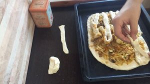 Как украсить пирог плетёнкой