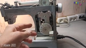 Ремонт машинки Астралюкс. Нитка собирается под тканью.