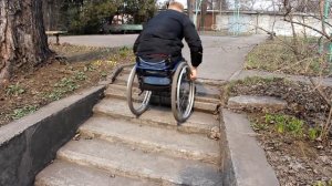 Как подняться по лестнице, если ты в коляске. How to climb a ladder if you're on the wheelchair