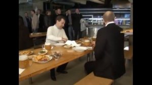 В шумном балагане любят собираться жулики бандиты, воры всех мастей....