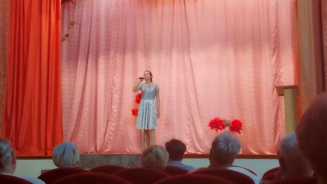 София Тихончук исполняет песню «Катюша» музыка Блантера, слова Исаковского смотреть онлайн