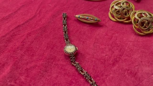Покупки с блошиного рынка .Винтажные украшения : броши ,клипсы ,бусы  ,жемчуг, колье.Гранаты чешски