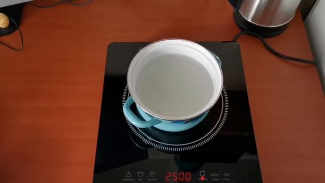 Быстро вскипятил воду. Обзор настольной индукционной плиты Kitfort KT-121. смотреть онлайн