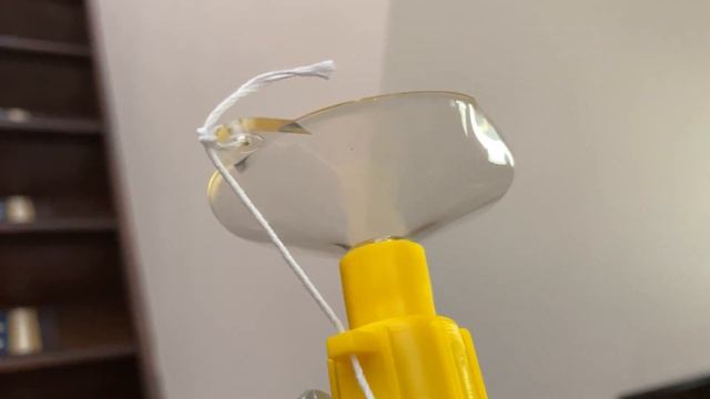 How To Change a Light Bulb in the Ceiling смотреть онлайн