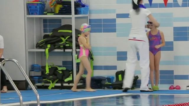 НОВОГОДНИЙ ДЕЛЬФИН младшая группа смотреть онлайн