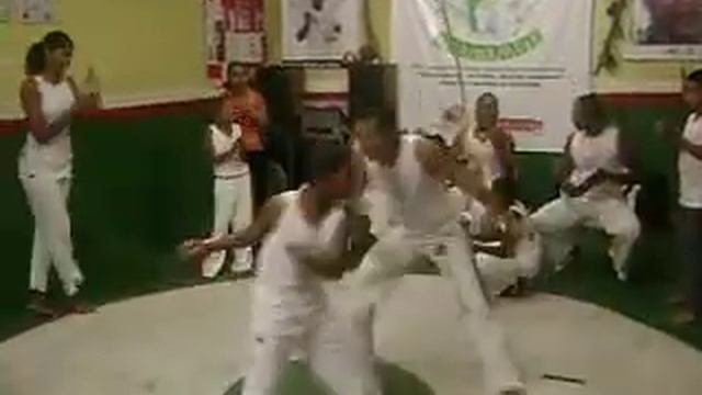 capoeira jalará.AVI смотреть онлайн