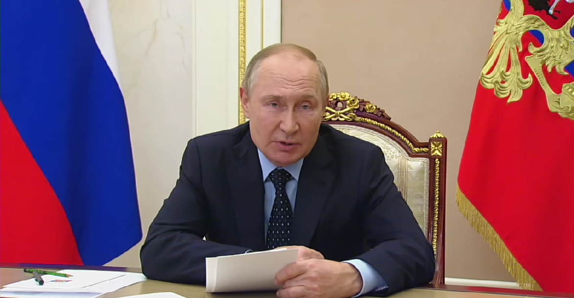 Владимир Путин продлил программу материнского капитала до 2026 года.mp4