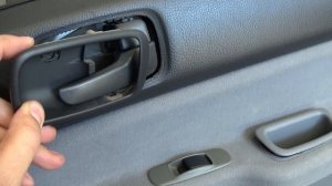 Восстановление дверных фиксаторов ограничителей на задней двери Mitsubishi Lancer 9. Видео 2