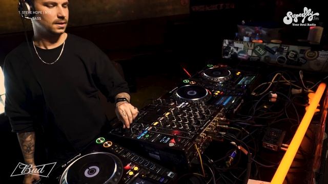 Steve Hope live @ Sass Music club on NYE смотреть онлайн