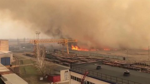 Самолет-амфибия Бе-200 МЧС России прибыл в Курганскую область для тушения пожаров