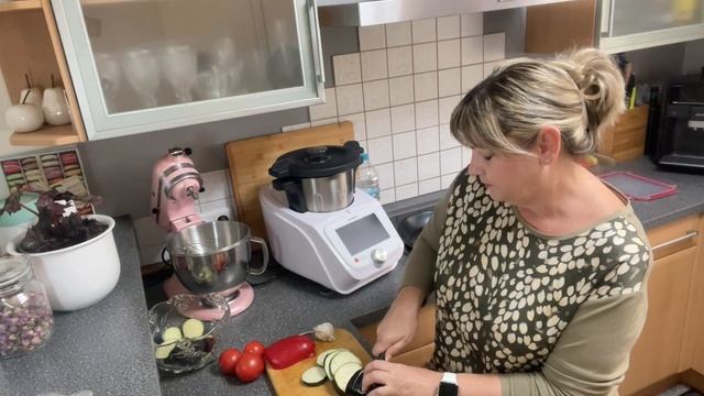 А вы так делали? Как сохранить дихондру,очень вкусный салат из баклажан?
