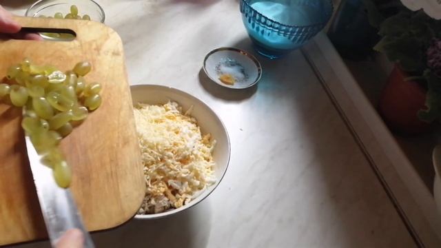 Новогодний стол 2021г.Салат"Каприз" /курица с ананасом /восхитительный вкус. смотреть онлайн