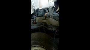 Мерседес Атего   при нажатии тормоза свист