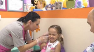 ВЛОГ: Настя  ПРОКОЛОЛА УШКИ Больно до слез или нет   Храбрая Настя.Где проколоть уши ребенку?