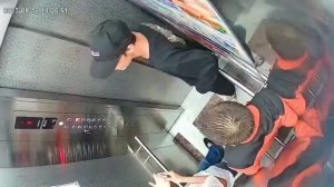 подростки гадят в лифте