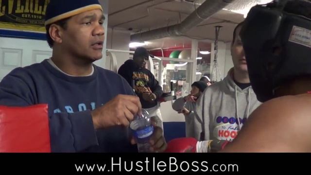 Keith Hunter vs. Jeremy Nichols - Exhibition Sparring at Johnny Tocco's смотреть онлайн