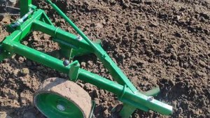 пахота двухкорпусным плугом МТЗ 082-132 н