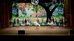 Танец "По саду гуляла" - исполняет народный танцевальный коллектив "Огоньки"