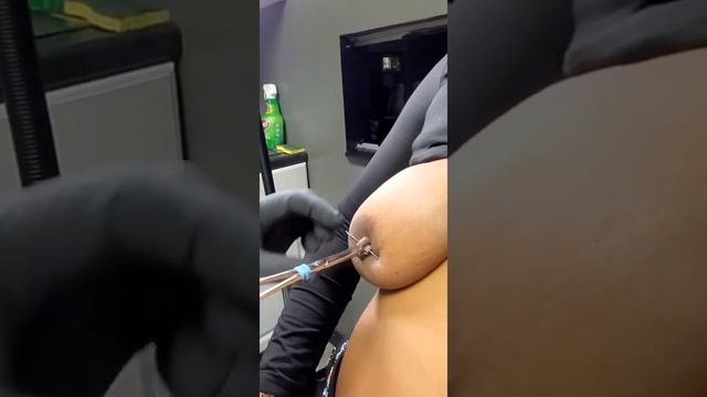 do nipple piercings hurt ( let's find out) смотреть онлайн