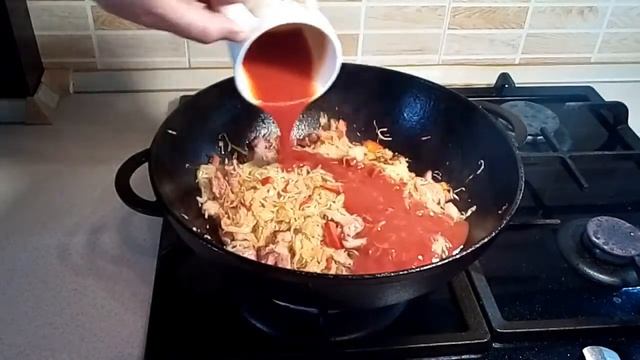 Капуста  квашеная тушеная с копченой грудинкой /  Stewed sauerkraut with smoked brisket