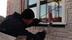 Монтаж металлических откосов без метизов на пену