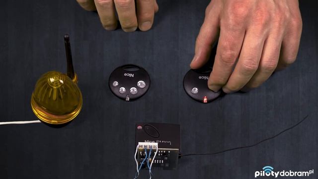 Wgrywanie pilota Nice Smilo SM4 z użyciem działającego pilota SM2 смотреть онлайн