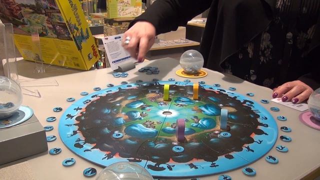 1, 2, 3 – Hex Herbei! — game overview at Spielwarenmesse 2017 смотреть онлайн
