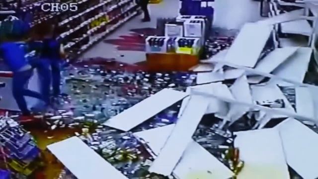 Витрина упала в магазине! смотреть онлайн