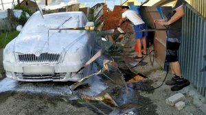Моем Skoda Octavia минимойкой керхер К7 Premium.