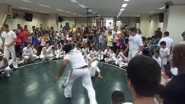 Batizado e Niver de 15 anos do Grupo de Capoeira Atabaque do Mestre Ney смотреть онлайн