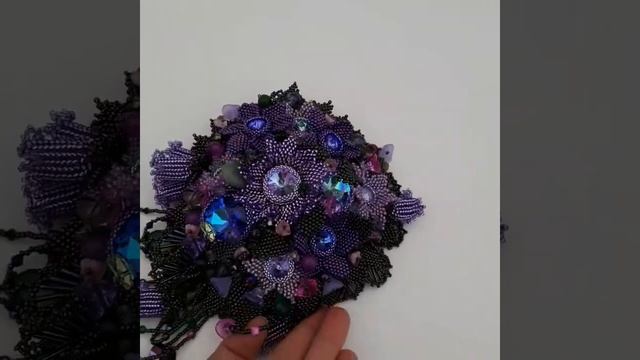 Эполет из бисера с камнями Сваровски, цепями, бусинами из натуральных камней "Пролетье".