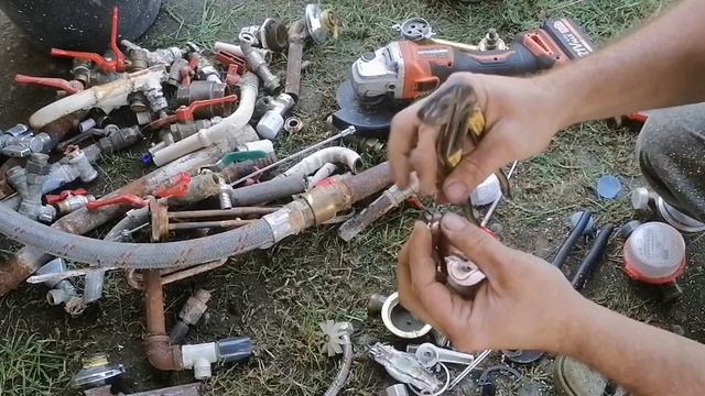 ЛАТУННАЯ ЛИХОРАДКА. МУСОР В ДЕНЬГИ. ГДЕ ВЗЯТЬ ЛАТУНЬ. ЛАТУНЬ ИЗ САНТЕХНИКИ. ДОБЫВАЮ ЛАТУНЬ. ЦВЕТМЕТ смотреть онлайн