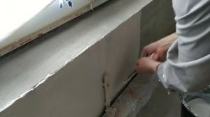 Как шпаклюю за радиатором и трубами центрального отопления – снято на видео